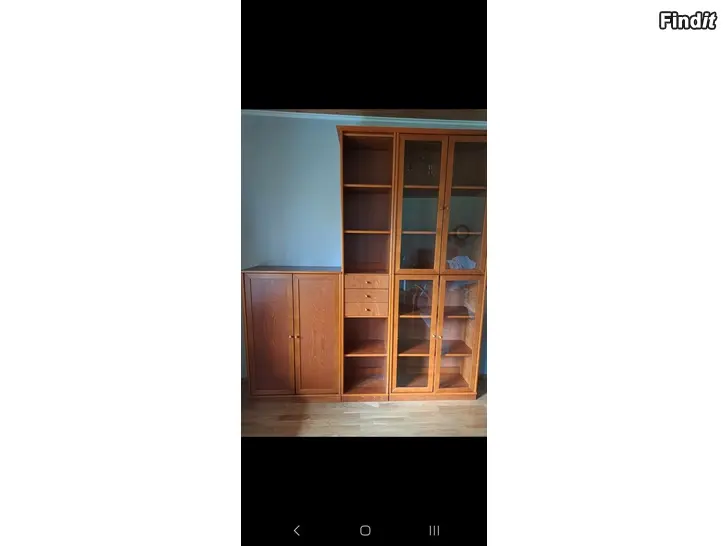 Myydään Kvalitetshylla med vitrin