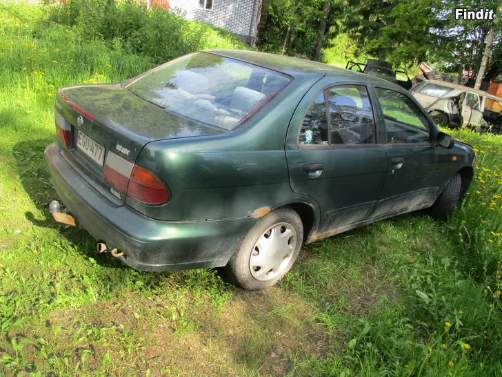 Ostetaan Vanhempi perus käyttöauto bensamoottorilla