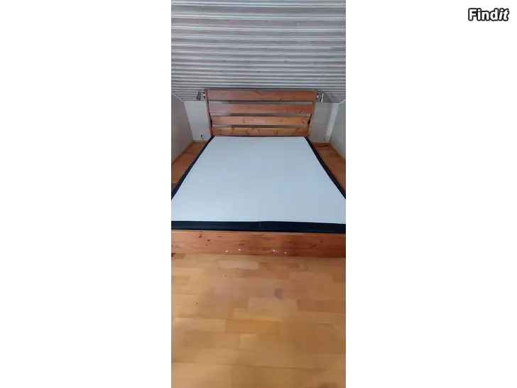 Myydään Puusänky 160X200 patjalla