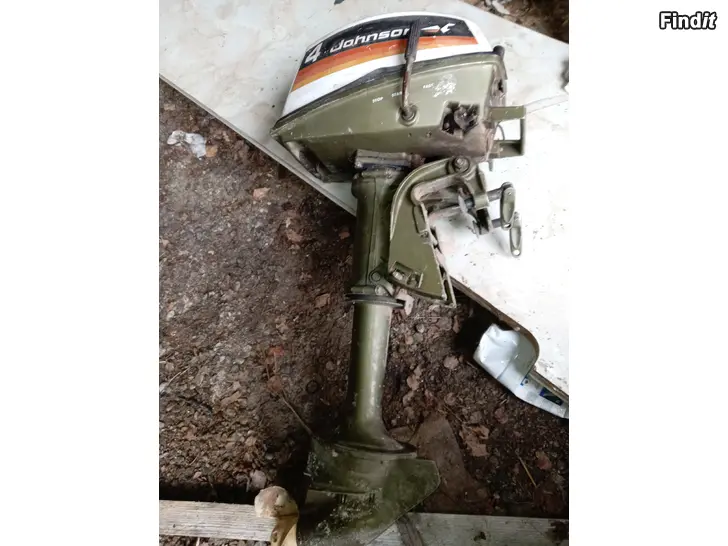 Myydään Johnson 4hp laittoon tai koristeeksi