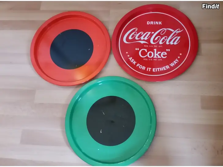 Myydään Coca-Cola tarjotin  2 Aarikka tarjotinta -hinta 8e