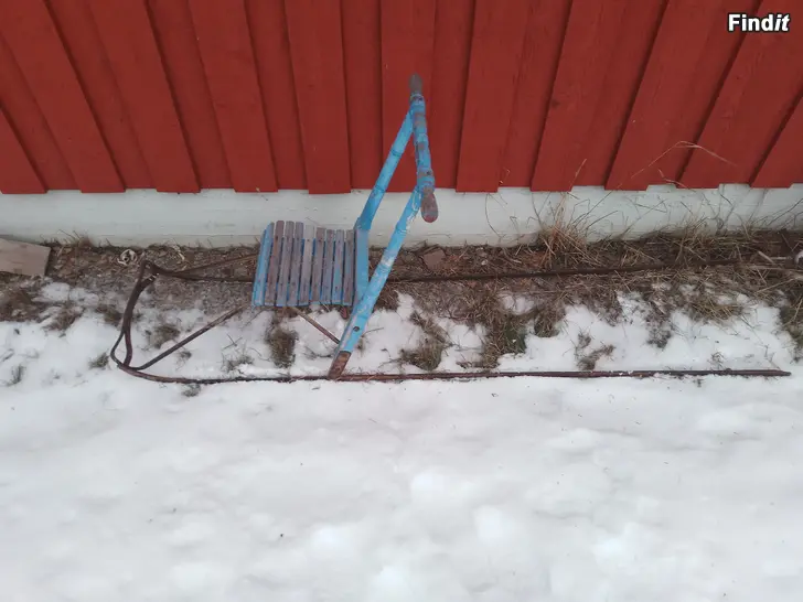Myydään potkukelkka, vaatii laittoa
