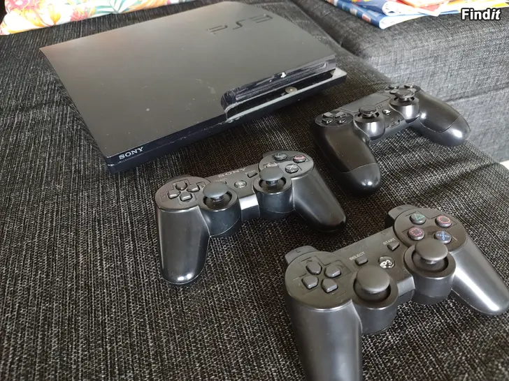 Säljes PS3 + spel + kontroller
