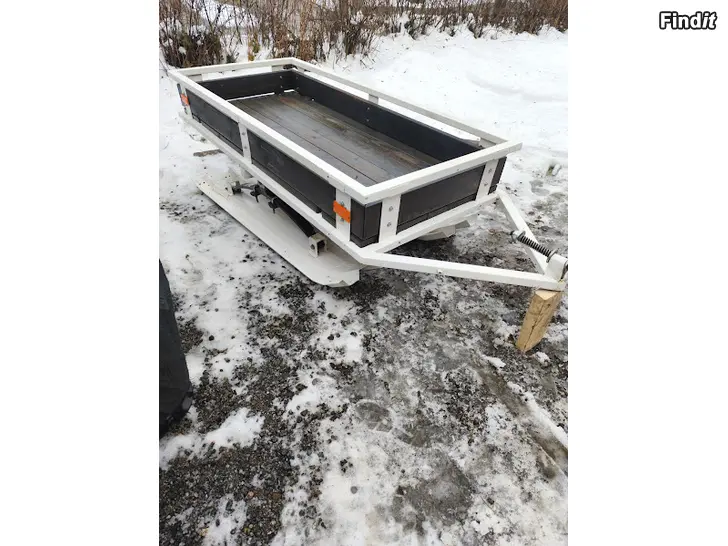 Myydään Moottorikelkan reki