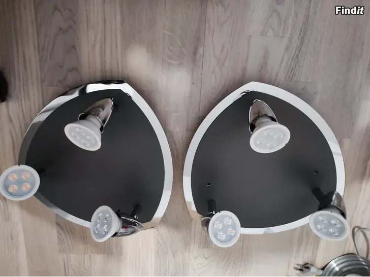 Myydään Kattovalaisin 2 kpl