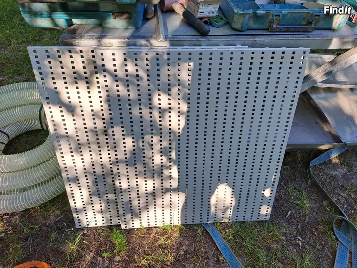 Säljes tavelvägg verktyg 77×88