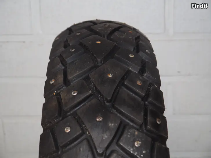 Myydään 130/70-17 Deli Tire nastarengas M/C 62S Street Enduro DOT 9D230 0721 nasta 2mm Made In Indonesia