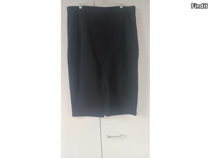Myydään L musta kappahl hame 69cm
