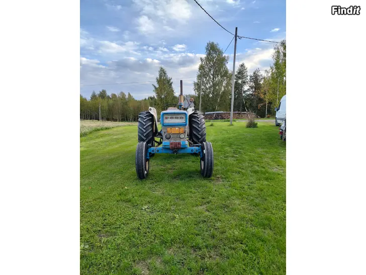 Säljes Ford traktor