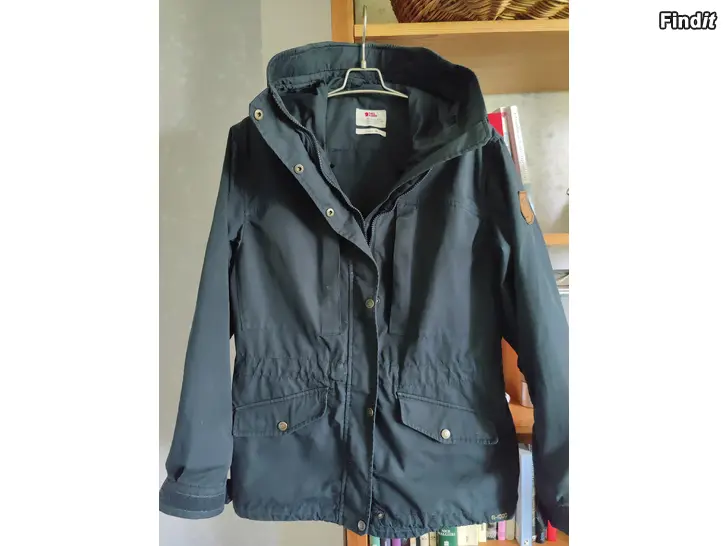 Myydään Fjällräven naisten M tai 40-42 Sarek trekking jacket