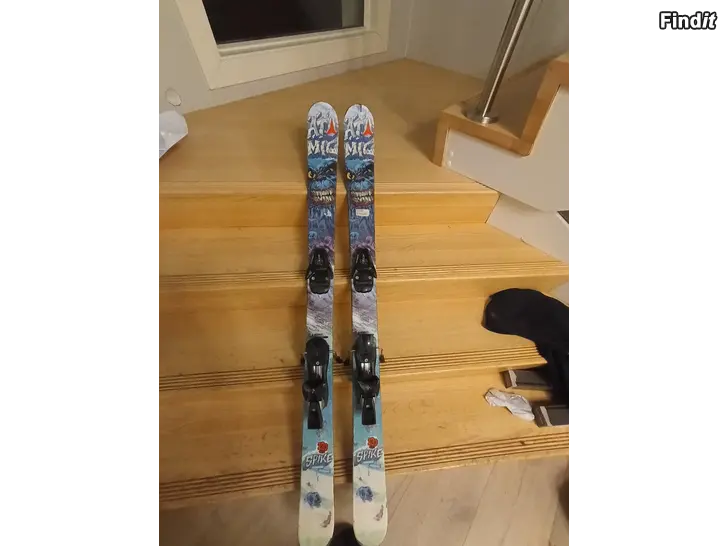 Myydään Här finns ett par bra Atomic twin tip