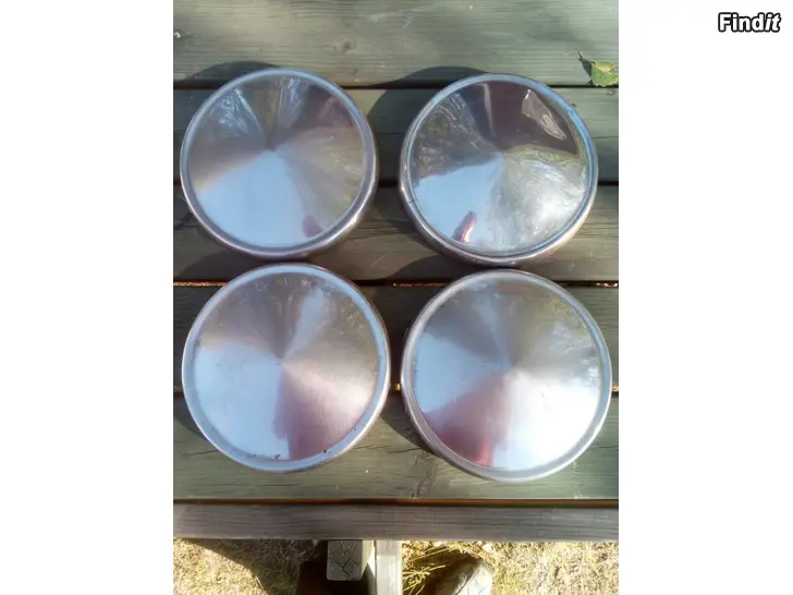 Myydään Ford Taunus Peltiset pölykapselit