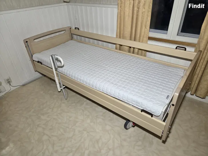 Myydään Lojer Hoitosänky
