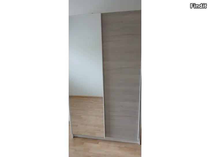 Säljes Garderob med skjutdörrar