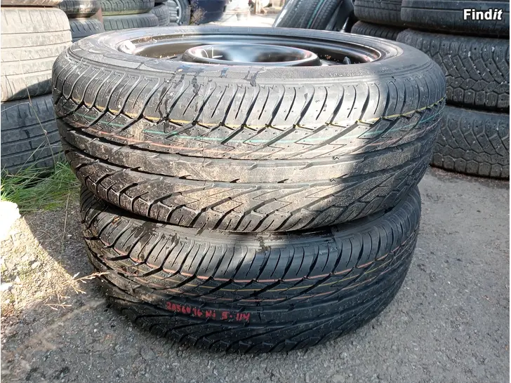 Myydään Kesärenkaat 205/60R16 92H Dunlop Nissan 5-114,3 vanteilla