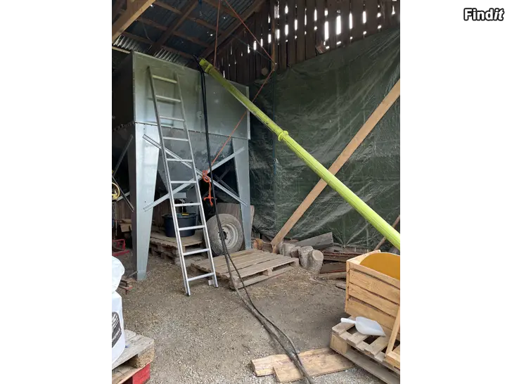 Säljes Silo 3 kubik o. traktordriven spannmålsskruv 5 meter