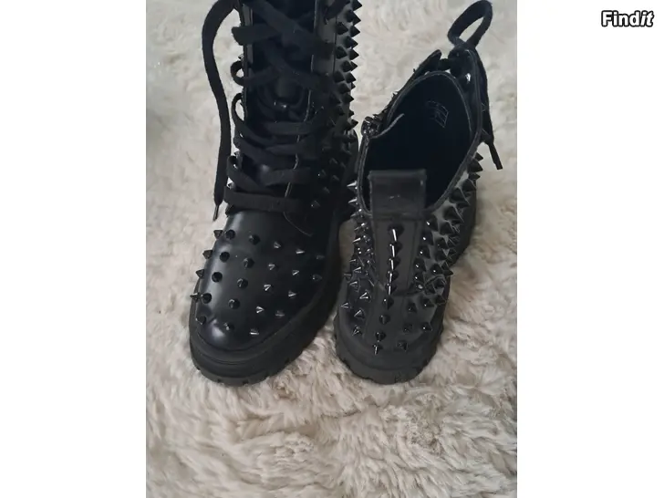 Myydään KILLSTAR niittimaiharit