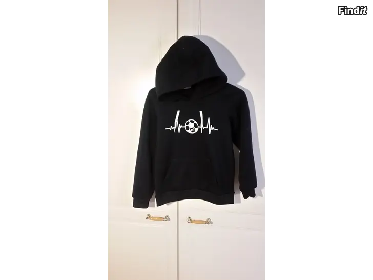 Myydään Musta lasten huppari koko 140  -hinta 3e