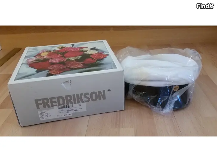 Myydään Fredrikson ylioppilaslakki lyyralla koko 57 ja laatikko -hinta 20e