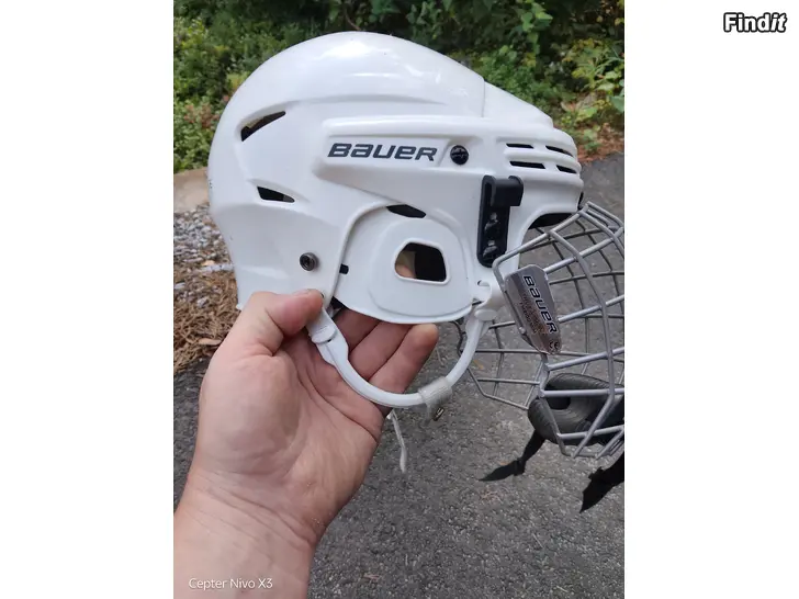 Myydään Hockey hjälm