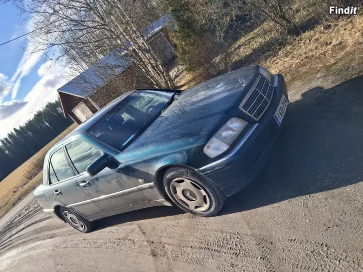 Myydään MB 180C