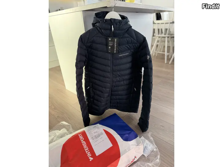 Myydään Uusi peak performance frost down hood takki