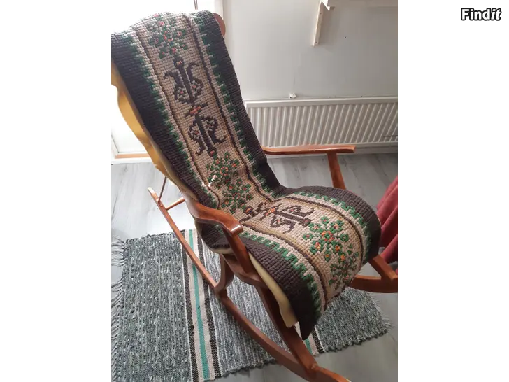 Säljes Gungstol och gungstolsmatta