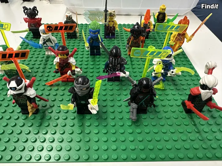 Säljes Lego figurer