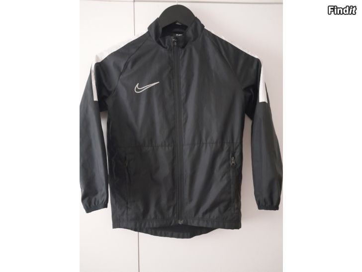 Säljes Nike jacka / takki 128