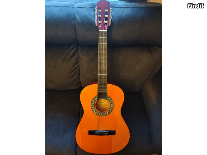 Säljes Säljes Startone CG 851 ¾ gitarr