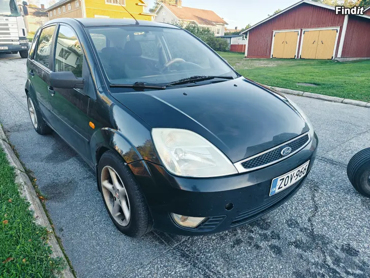 Myydään Ford fiesta 1,6 2004