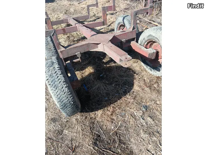 Myydään Skogsvagn åt mindre traktor