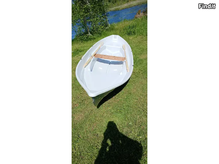 Myydään UUSI SOUTUVENE