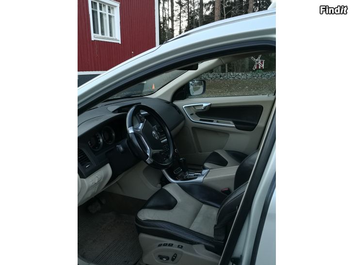 Säljes Volvo XC60 D5AWD  till salu