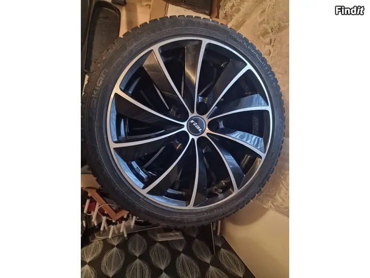 Myydään Renkaat ja vanteet 215/45 R18 Nokian