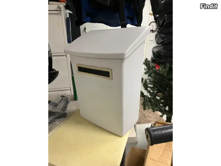 Myydään Postilaatikko