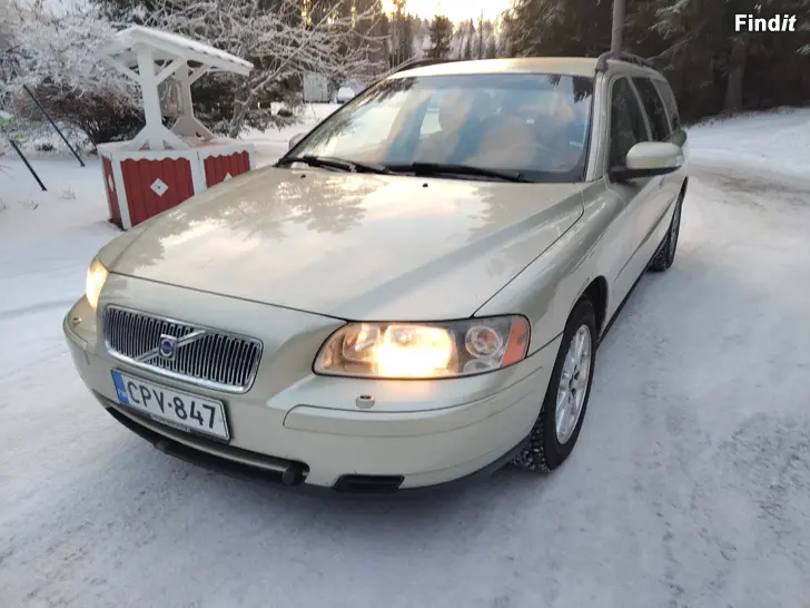 Säljes Volvo V70 2.4 bensa