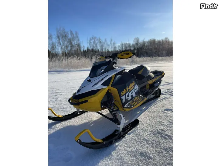 Säljes Ski doo mxz xrs 800r e-tec 2011 skrotad
