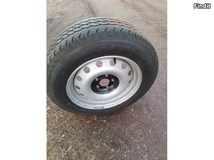 Myydään Toyota Proace kesärenkaat