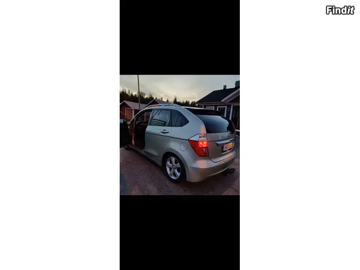 Myydään Honda fr-v