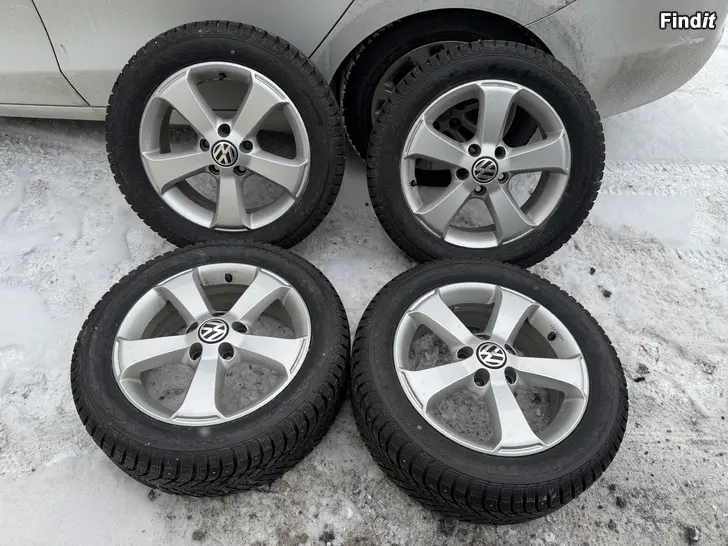 Säljes Uudet nastarenkaat aluvanteilla 205/55R16