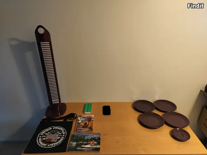 Myydään CD teline virtaa uusin ilmein