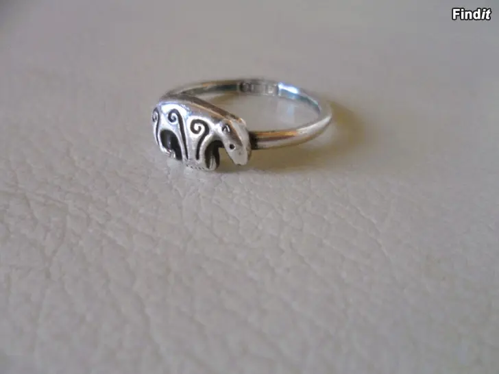 Myydään Kalevala Karhusormus Hopea koko 19,5-20