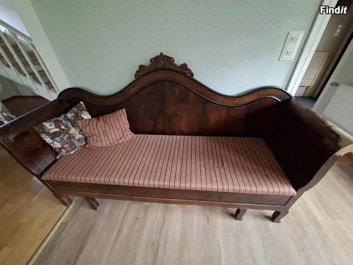 Säljes Antik träsoffa