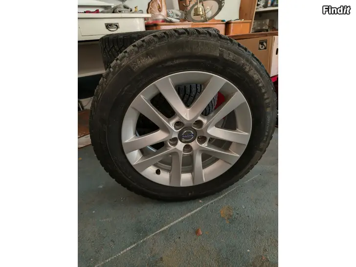 Säljes Michelin vinterdäck med Volvo fälgar
