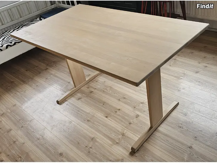 Säljes Snyggt rektangulärt matbord