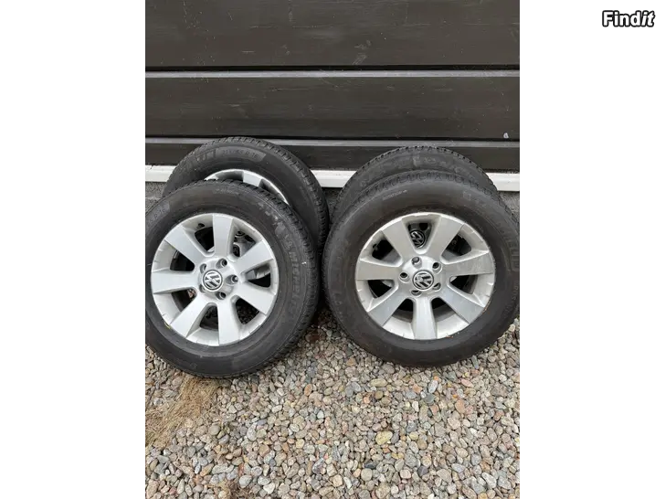 Säljes Sommardäck Michelin Crossclimate2 215/65/R16  med vw alufälgar