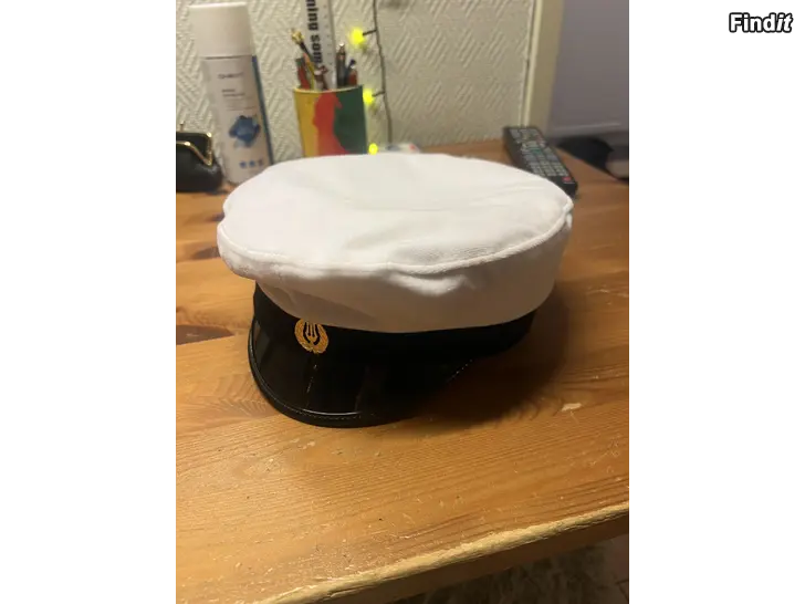 Myydään Studentmössa strl 60