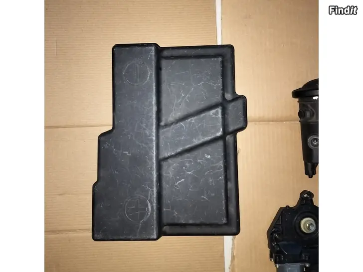 Myydään Akkukotelonkanssi