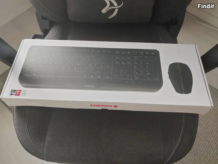 Myydään Uusi langaton - Näppäimistö ja Hiirisetti